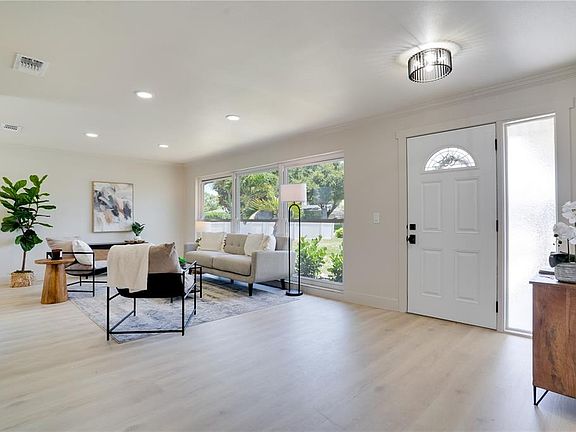4th image of 10428 137th Ln