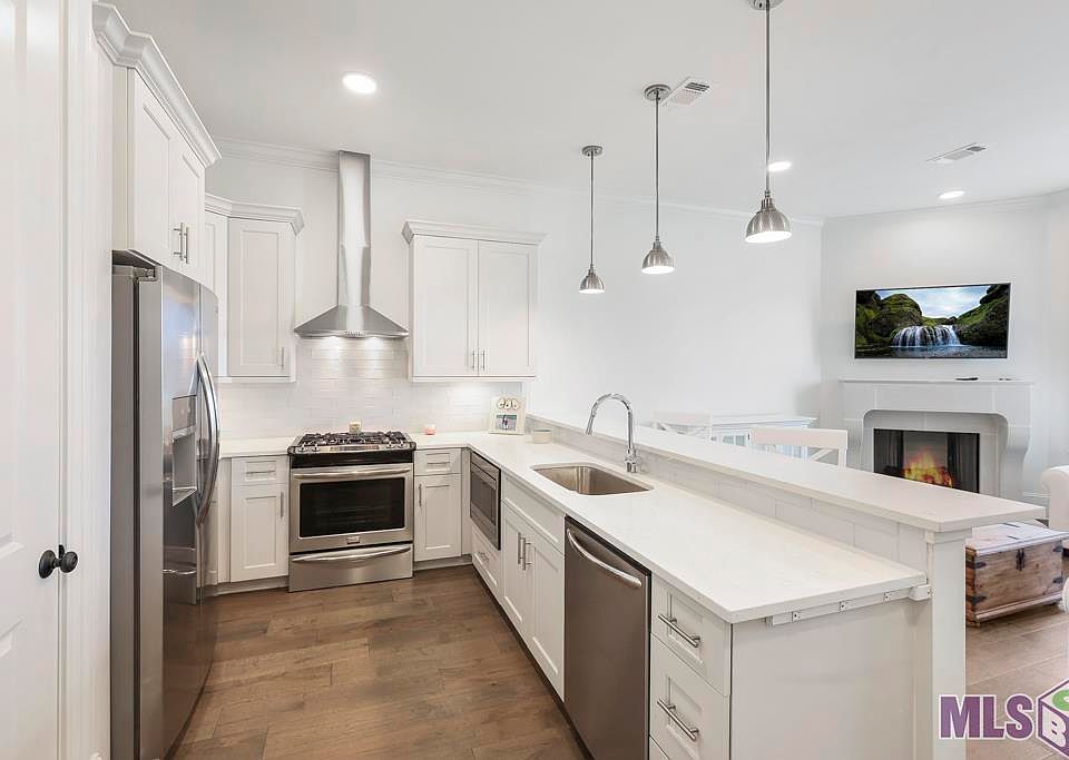 1st image of 8211 Village Plaza Ct #2C
