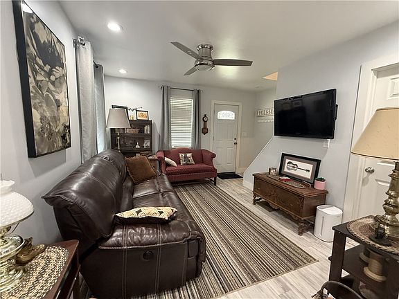 3rd image of 732 Cottage Ave