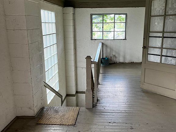 5th image of 124 Summerlee Ave