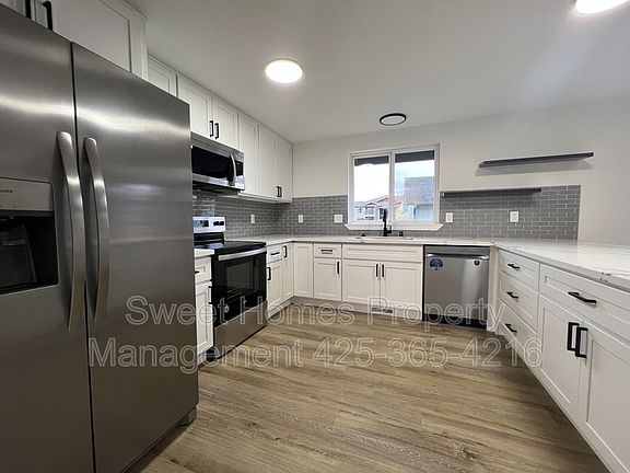 2nd image of 10012 140th Street Ct E