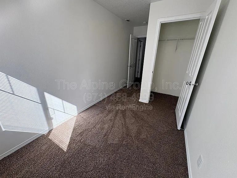 210 NW Connell Ave — Photo 9