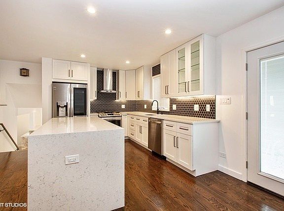 3rd image of 118 Windsor Dr