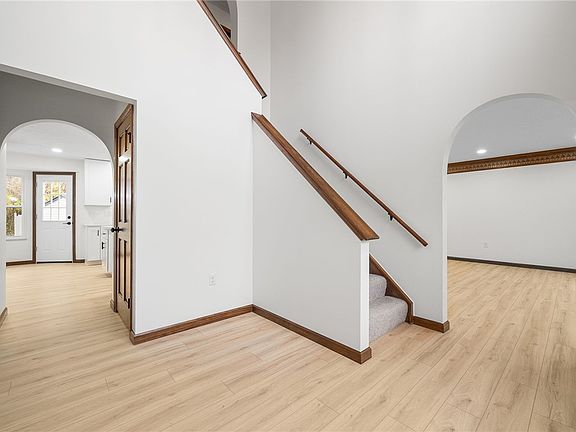 5th image of 449 Shelbourne Dr