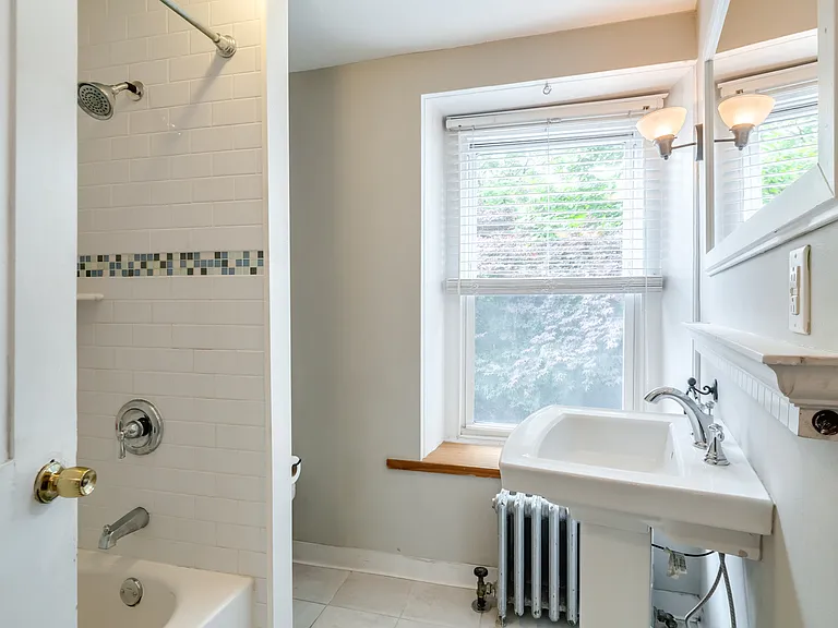 129 Krams Ave — Photo 17