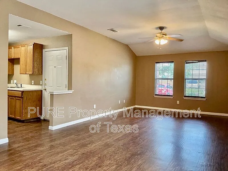 3 bed, 2.0 bath, 1230 sqft, $1,550 — Photo 4