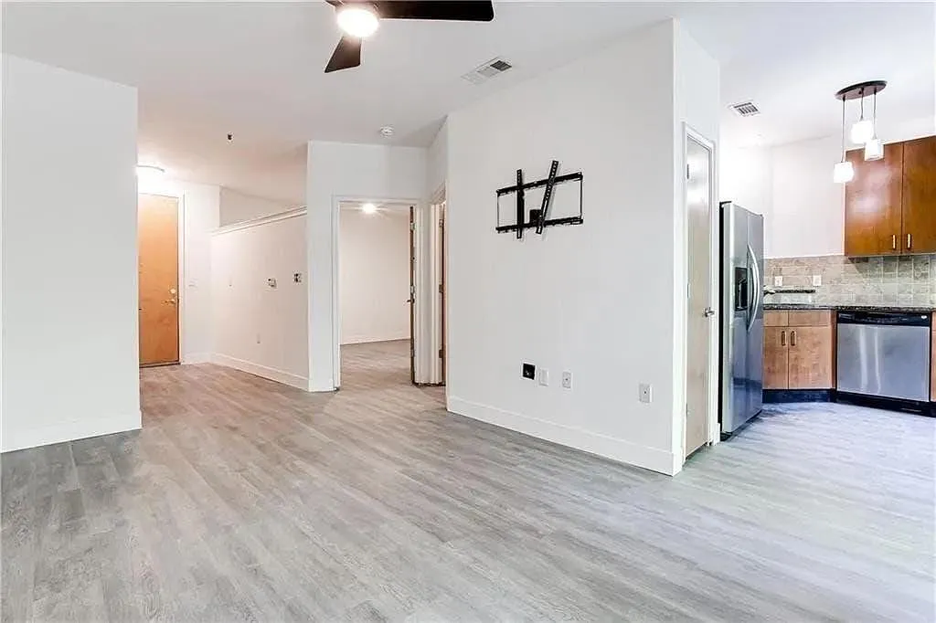 1 bed, 1.0 bath, $1,400 — Photo 4