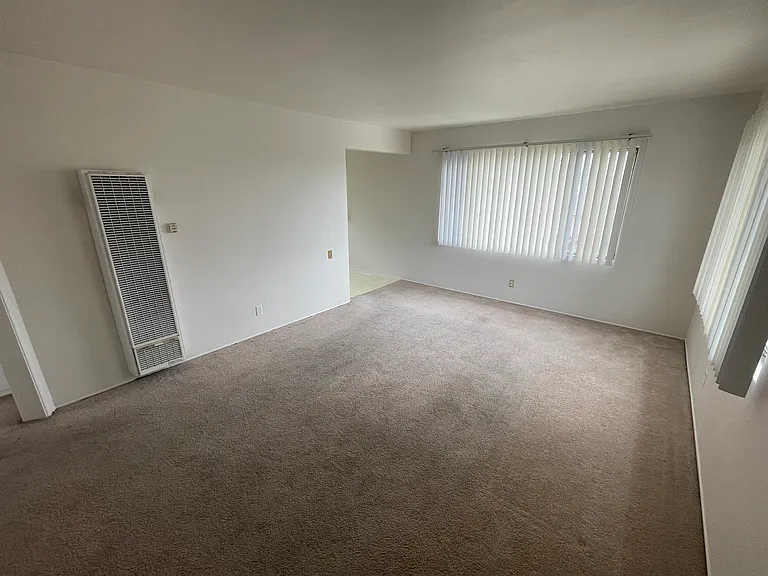 2568 Landis St — Photo 2