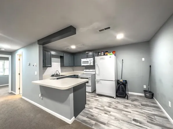 1261 Church St APT 13, New Bedford, MA 02745