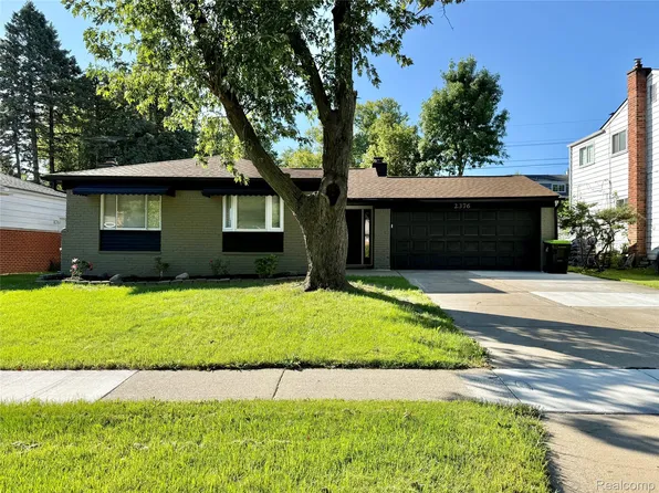 2376 Hempstead Rd, Auburn Hills, MI 48326