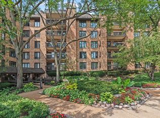 1740 Mission Hills Rd APT 101, Northbrook, IL 60062