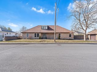 137 Thomas St W, Greater Napanee, ON K7R 2H4