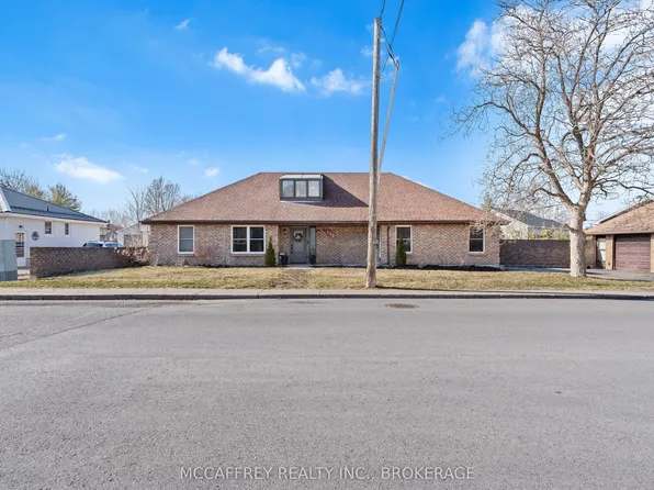 137 Thomas St W, Greater Napanee, ON K7R 2H4