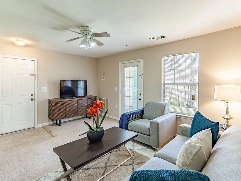 Somerset Pointe — Photo 3