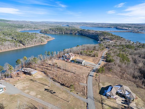 5th image of 12 The Bluffs Dr