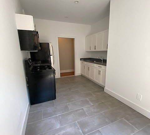 5th image of 2922 Barnes Ave APT 2L
