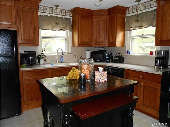 3rd image of 351 Barton Ave