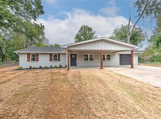 1101 SE East St, Bentonville, AR 72712