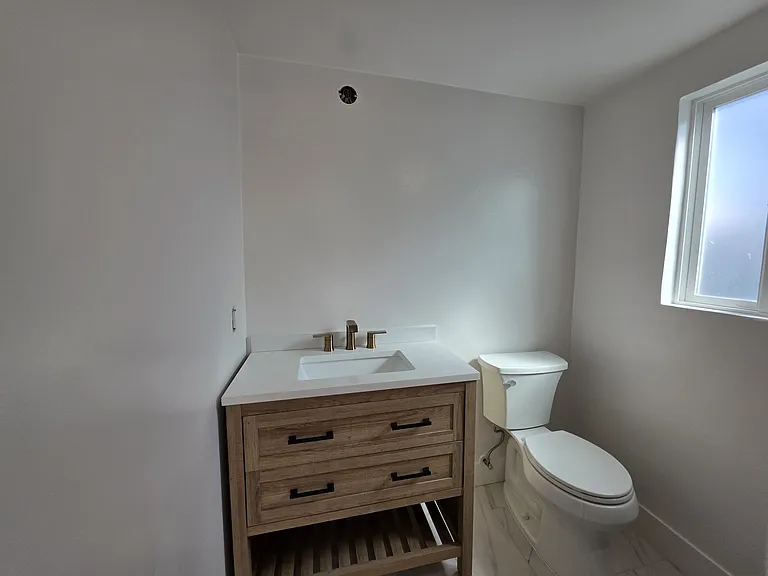 1120 Tait St #E — Photo 11