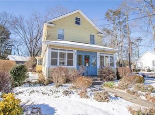 98 State St, Guilford, CT 06437