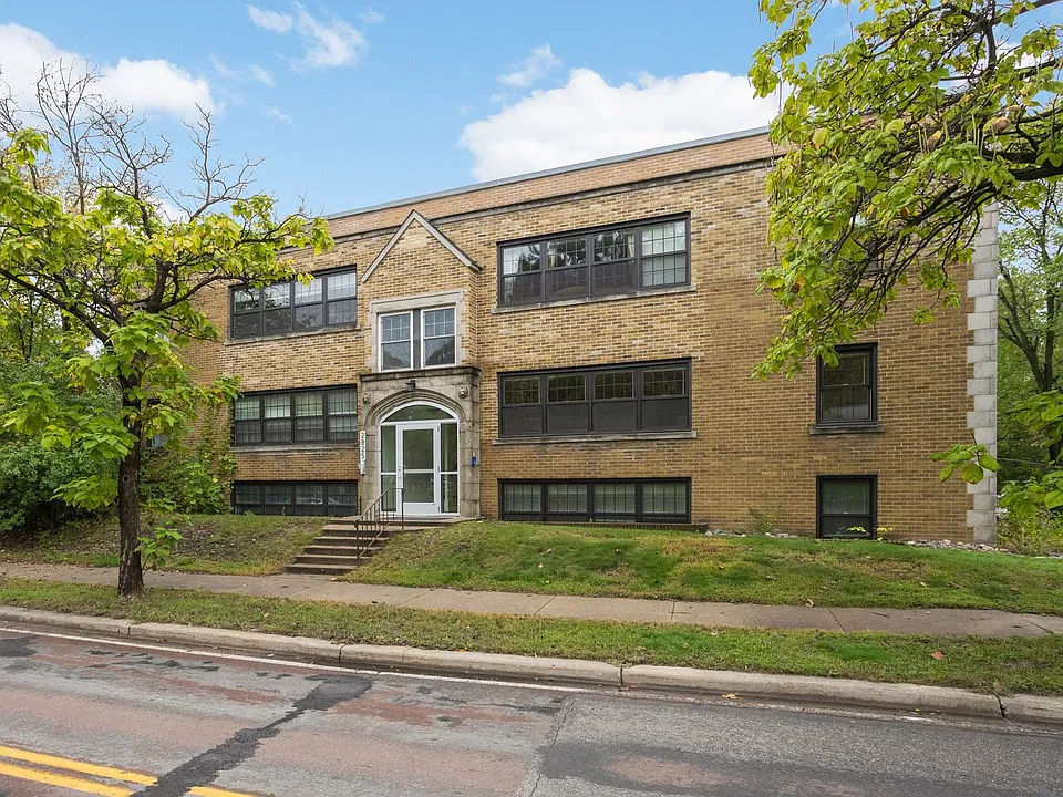 2825 Cedar