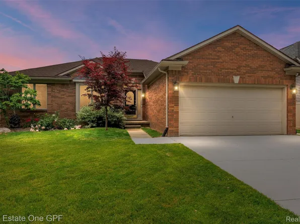 52657 Creekside Dr, Chesterfield, MI 48047