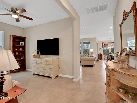 4th image of 11114 KENTWORTH Way