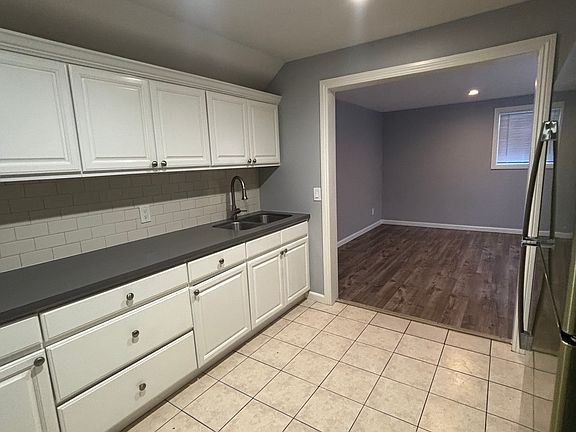 2nd image of 923 E 21st St #S