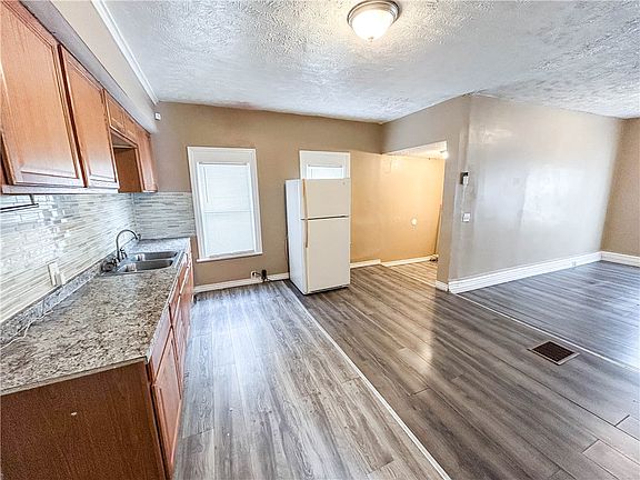 3rd image of 22 Sullivan St