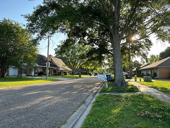 5th image of 107 Canada Dr
