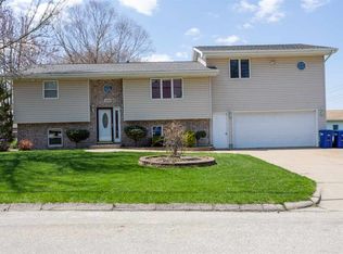 402 2nd St NE, Farley, IA 52046