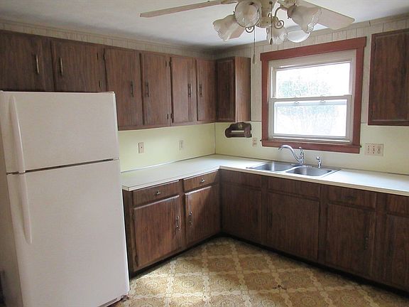 3rd image of 35 Tioga St