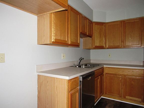 4th image of 8389 Lakeview Ct
