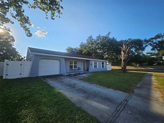 5th image of 802 Windsor Cir