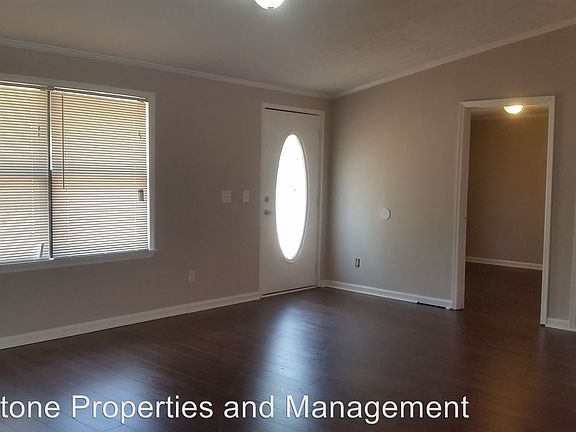 4th image of 11 Pinecone Ct