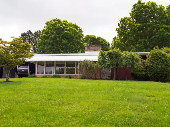 251 Mathews St, Lewisburg, WV 24901