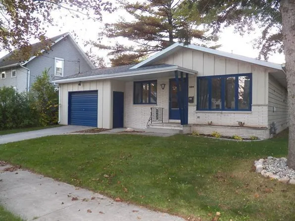 3204 School St, Two Rivers, WI 54241