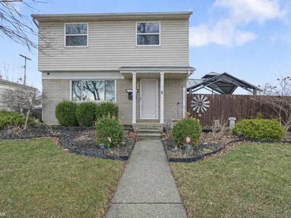 23507 Grove St, Saint Clair Shores, MI 48080