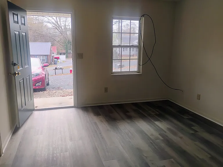 1258 Winslow Ave #B — Photo 2