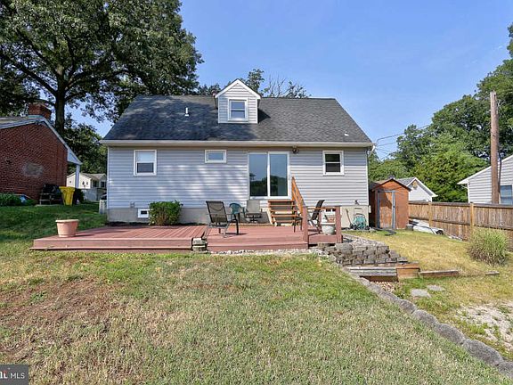 4th image of 1596 Wall Dr