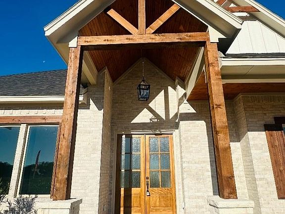 3rd image of 215 Salt Creek Ct
