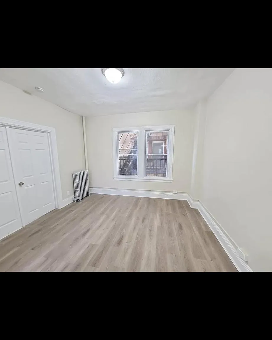 3 bed, 1000 sqft, $2,650 — Photo 2