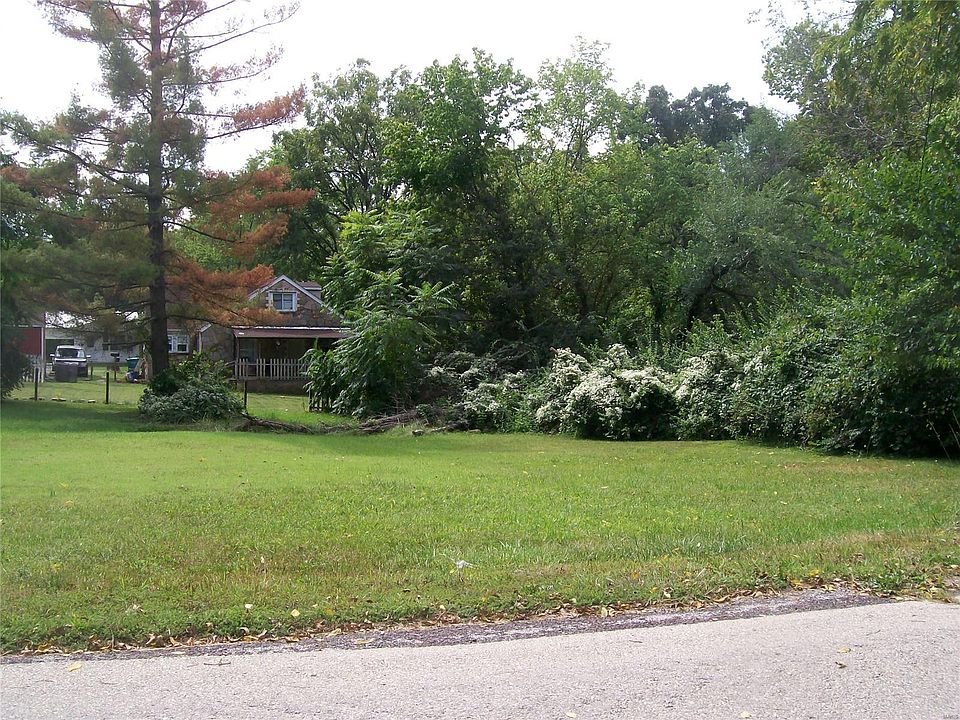 2nd image of 218 Donald St