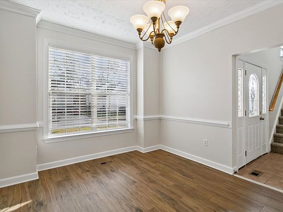 5th image of 303 Minnie Cir