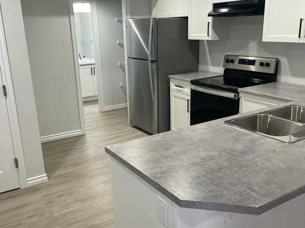 3124 169th St SW, Edmonton, AB T6W 5A4