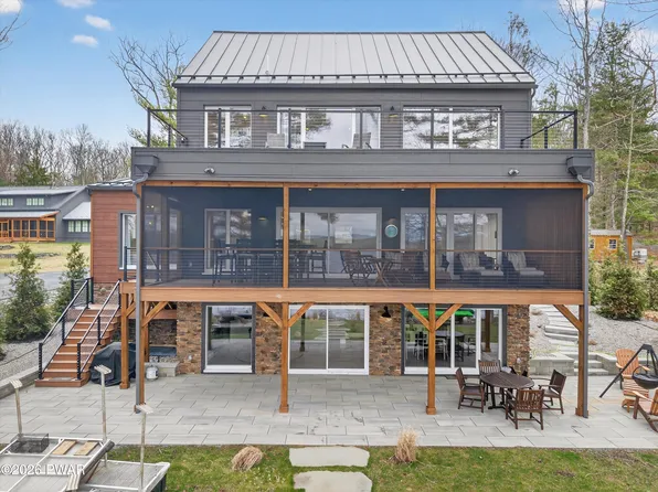 919 Twin Lakes Rd, Shohola, PA 18458