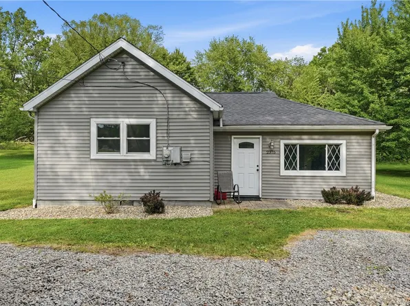2375 S Keel Ridge Rd, Hermitage, PA 16148
