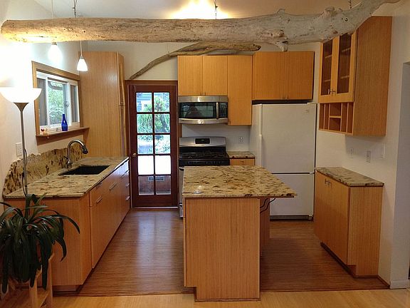 Kitchen with breakfast nook 