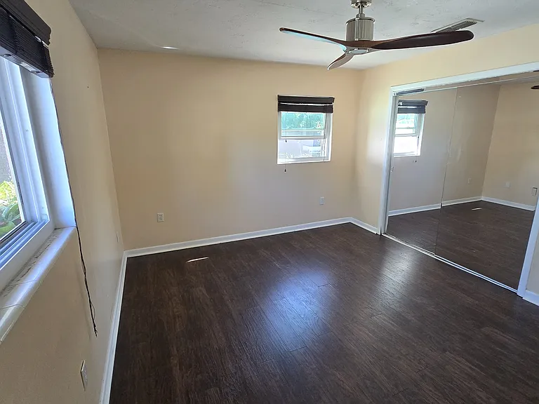 385 Banana Blvd — Photo 8