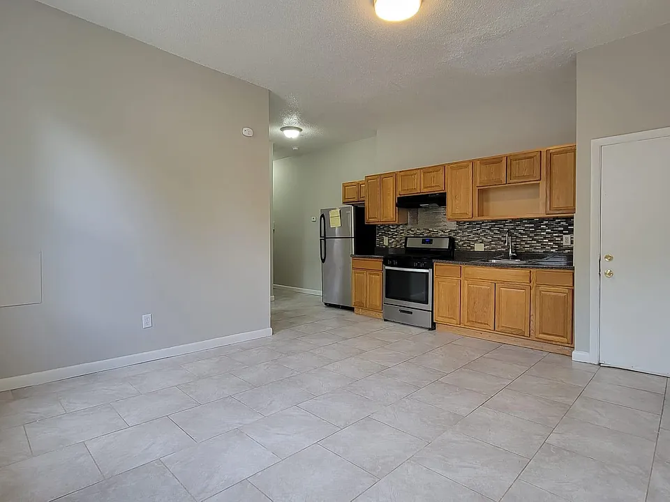 162 Bassett St #3